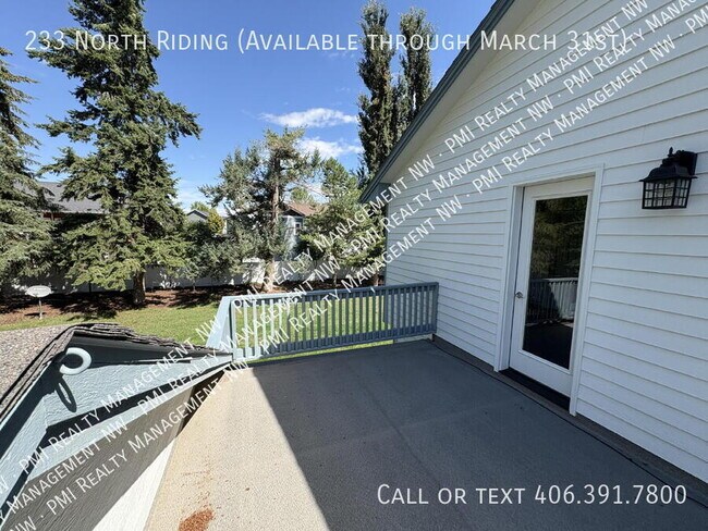 Building Photo - 233 N Riding