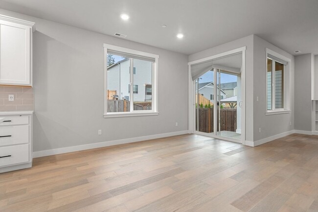 Building Photo - Newer 4-Bedroom Home in Bremerton