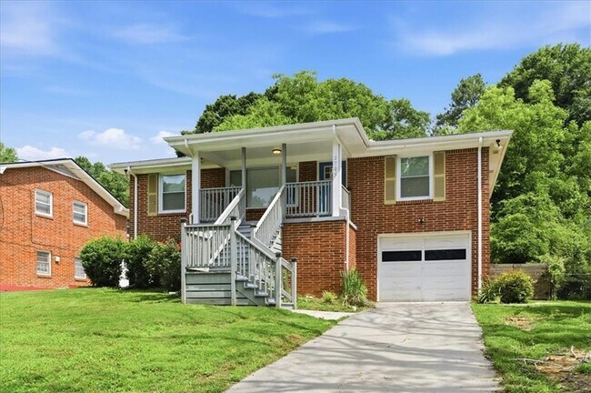 Building Photo - 2705 Lincoln Ct NW