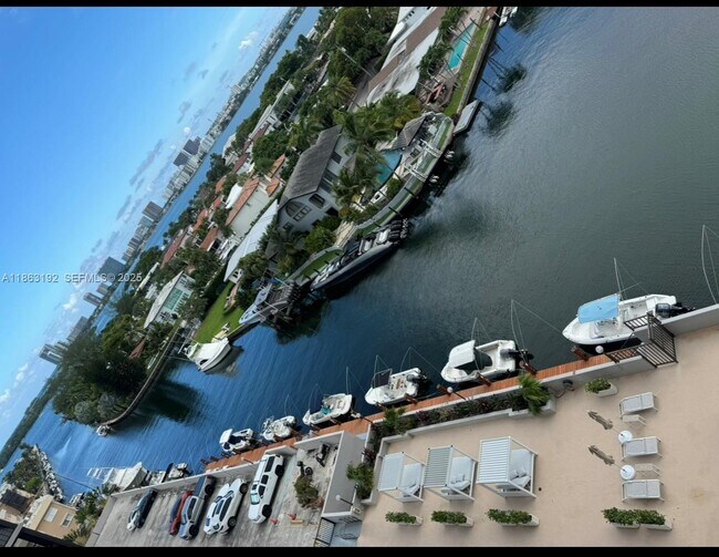 Building Photo - 2500 NE 135th St