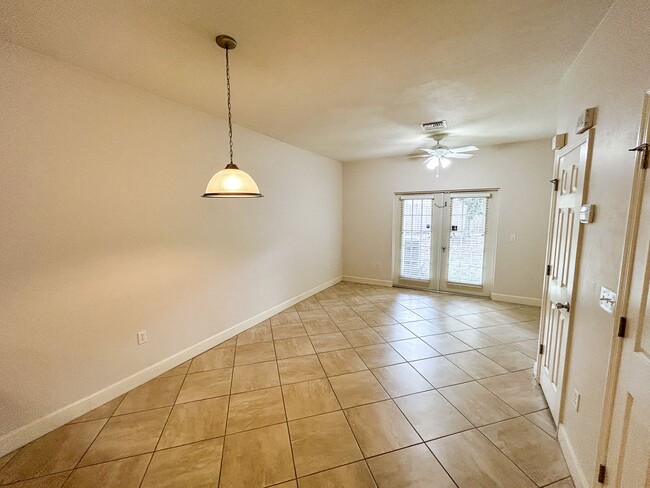 Building Photo - Woods Edge South #147