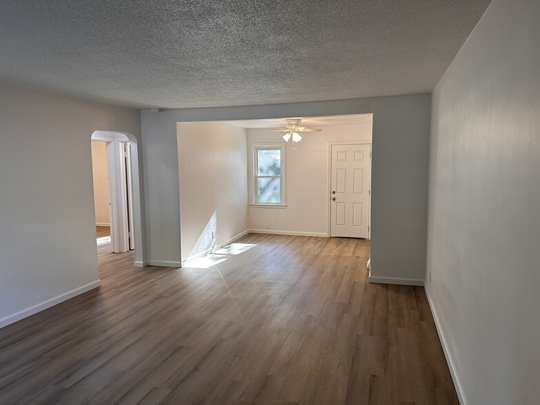 Building Photo - 847 N Terrace Dr