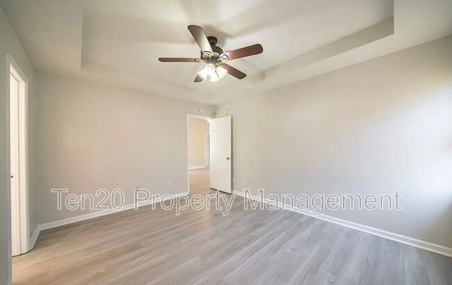 Building Photo - 3007 Longmont Ln