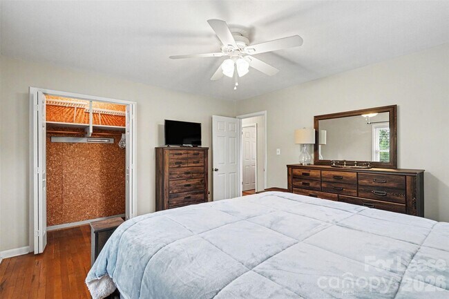 Building Photo - 113 Suncrest Rd