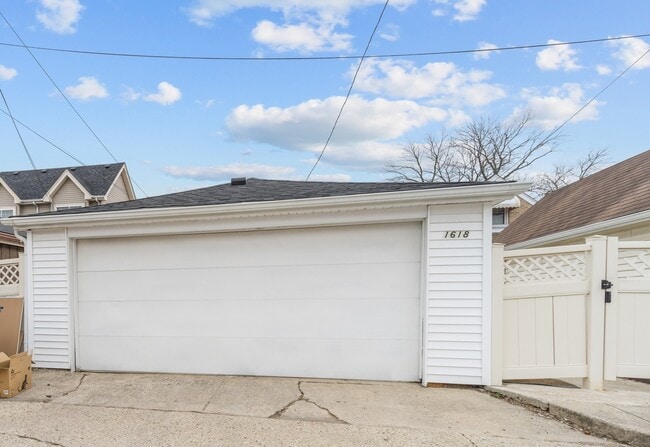 Building Photo - 1618 N 78th Ct