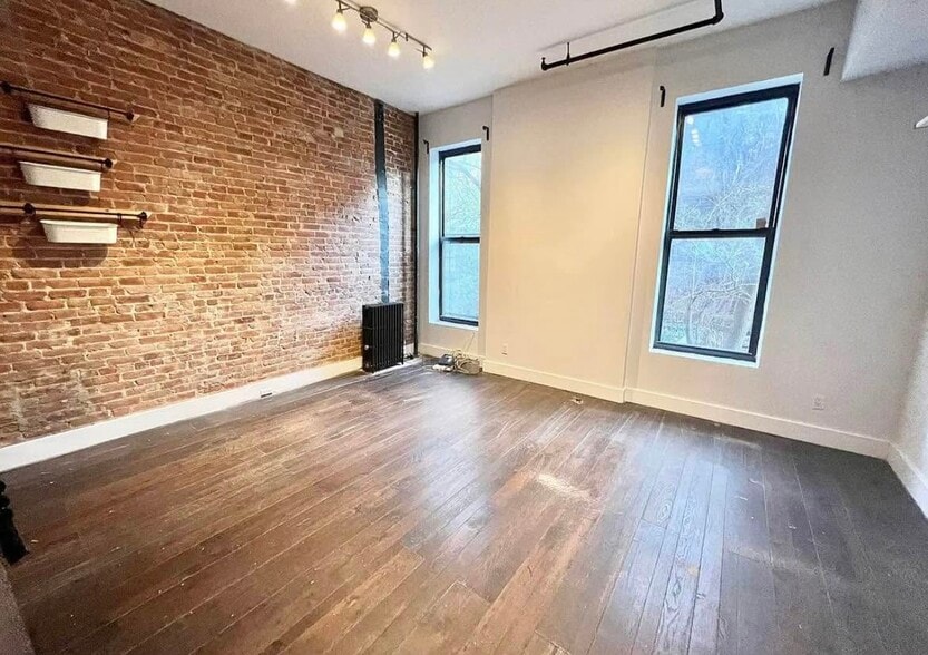 Primary Photo - 480 Greene Ave
