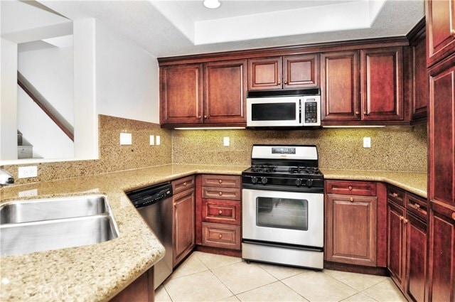 Building Photo - 165 Stepping Stone