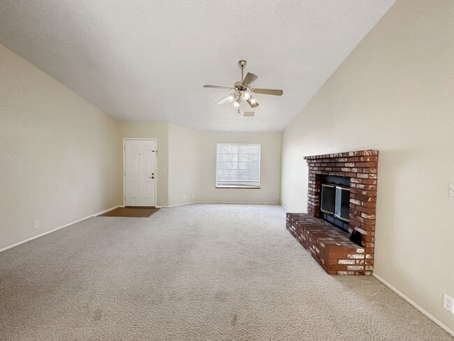 Building Photo - 605 E Wilson Ave