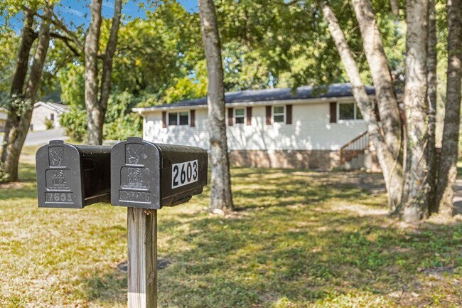 Building Photo - AVAILABLE NOW at a Good Price. 2 Bed 1 Bath FOR LEASE in South Inglewood (East Nashville). $1600 ...