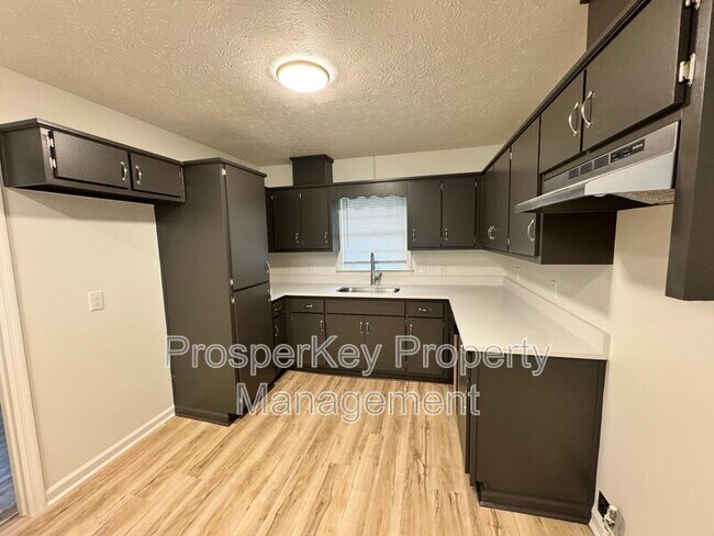 Building Photo - 3622 Vivian Ln