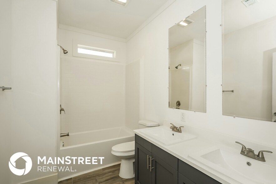 Building Photo - 2003 E Overton Rd