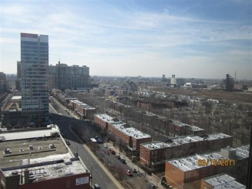 Building Photo - 10 E 13th St