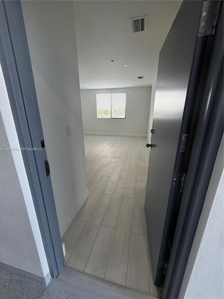 Building Photo - 1091 E 17th St