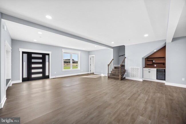 Building Photo - 5692 King Stuart Dr