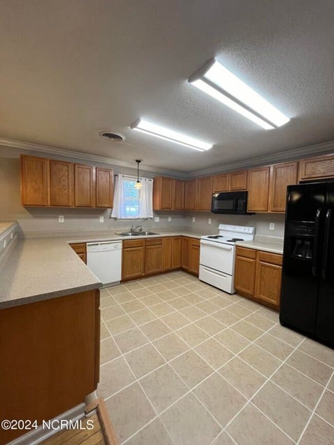 Building Photo - 306 Cole Dr