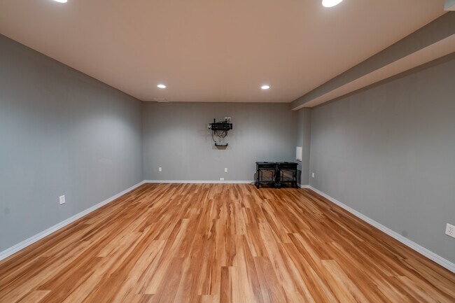 Building Photo - 3400 Riverstone Ct