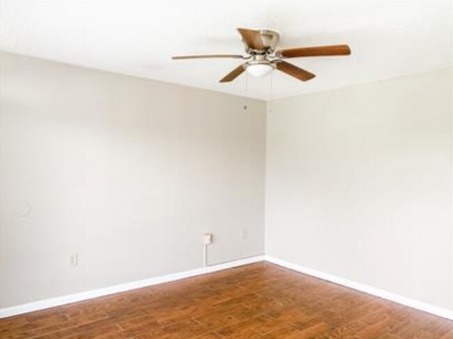 Building Photo - 2990 Rhodes Cir S