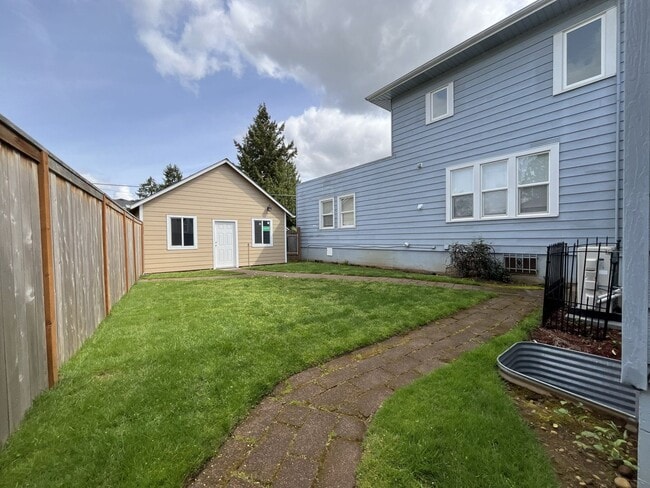 Building Photo - Expansive 4BR 2,900+ Sq Ft Home with Theater-Style Living Room & Bonus Hobby Workshop