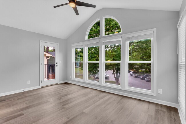 Building Photo - 1006 Canyon Point Cir