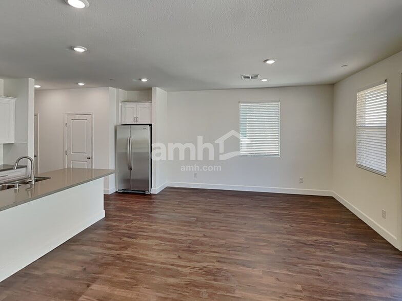 Building Photo - 104 Island Plumeria Ln