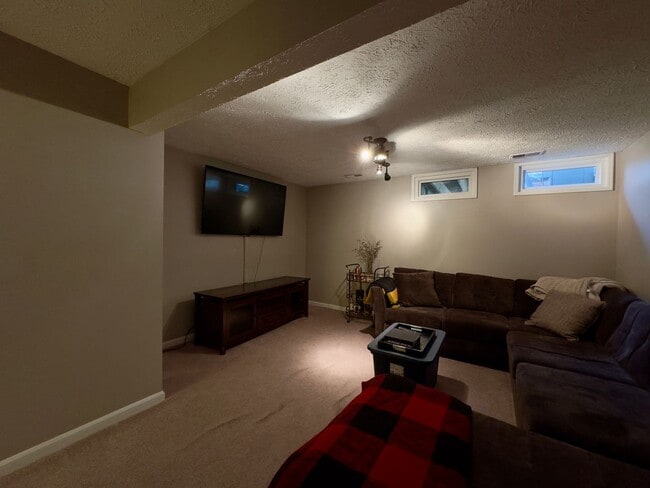 Building Photo - Modern 2-Bedroom Townhome with Spacious Ya...