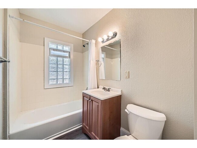 Building Photo - 1083 Western Ave N