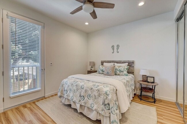 Building Photo - Available Modern Long Term Unfurnished hom...
