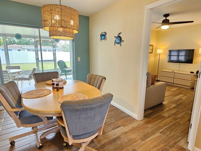 Building Photo - 426 Pineview Dr