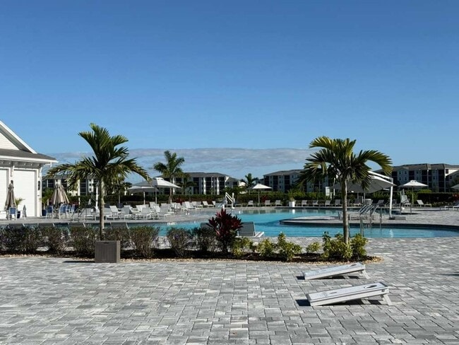 Building Photo - 2-bed 2-bath pet friendly condo with Golf membership at the National Golf!