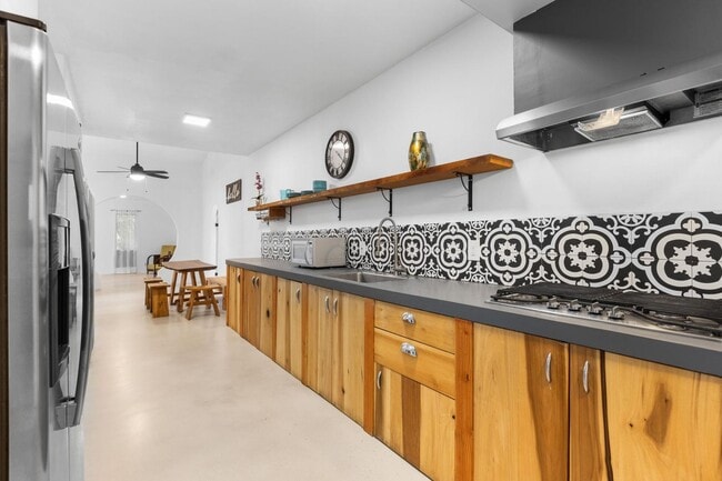 Building Photo - 3 Bedroom / 2.5 Bath Home with 20 Acres of...