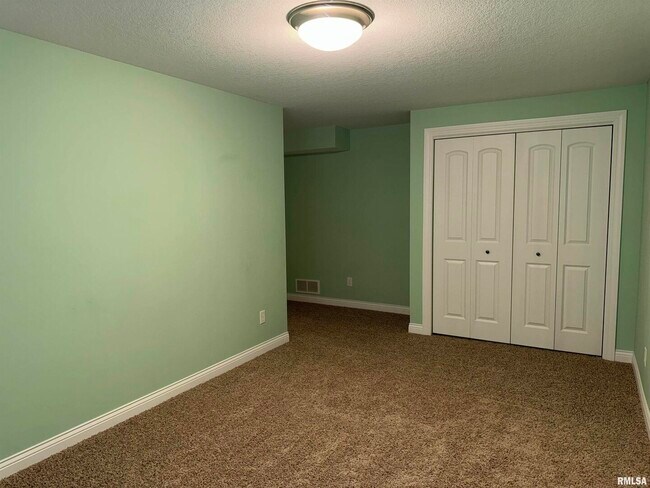 Building Photo - 3011 Belmont Pl