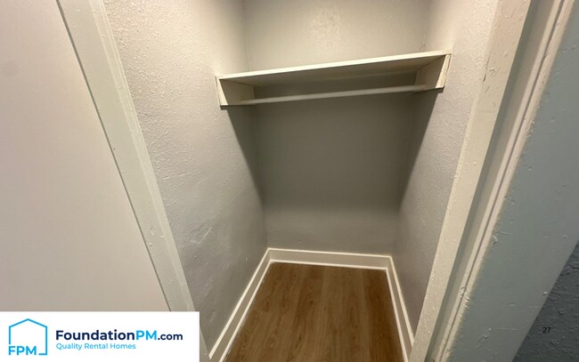 Building Photo - 1688 Glenview Ave