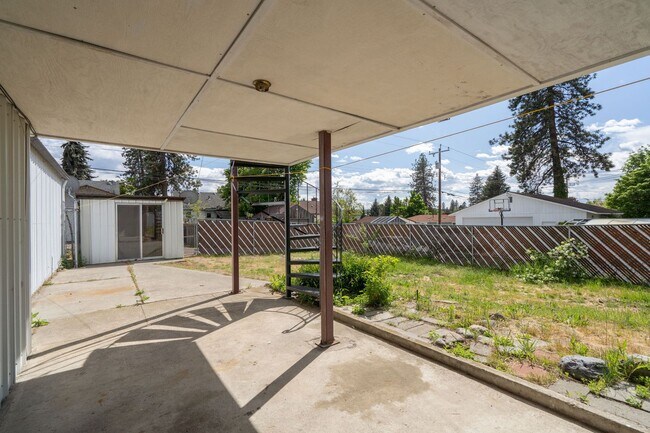 Building Photo - Gorgeous Audubon Park Home with Detached G...