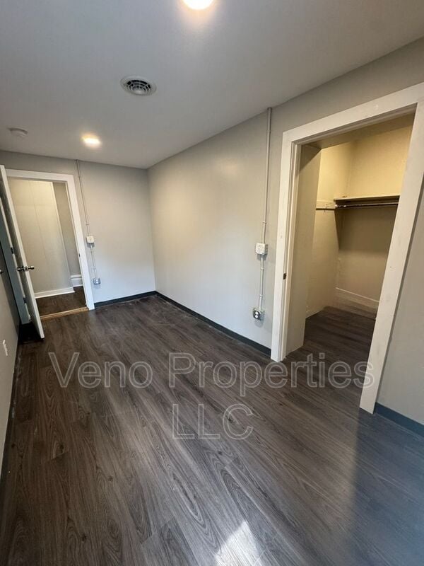 Building Photo - 221 Spring Ave