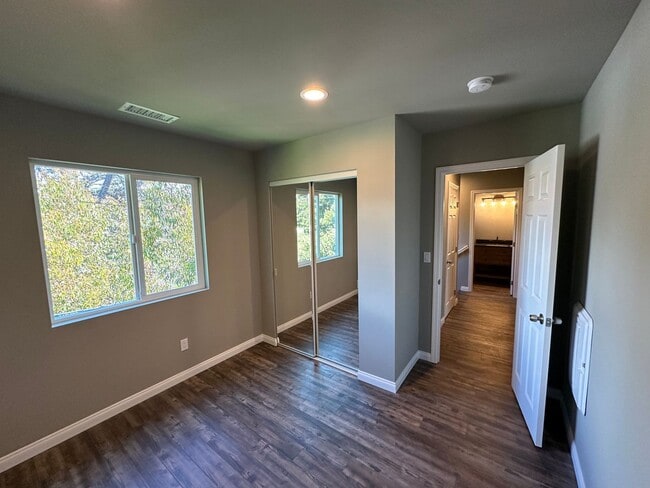 Building Photo - Charming 3 Bedroom 2 bathroom back house in the heart of San Diego's most desirable neighborhoods!