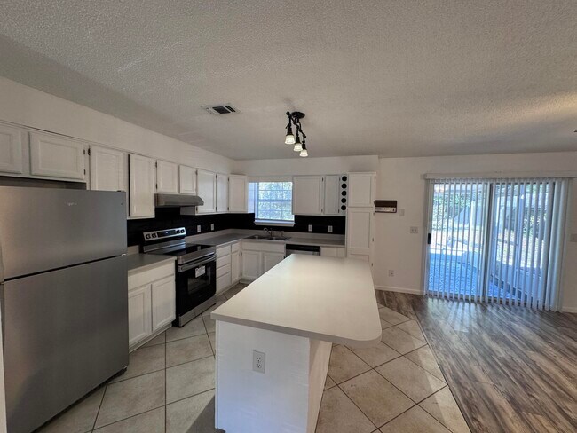 Building Photo - 6868 E Bay Blvd