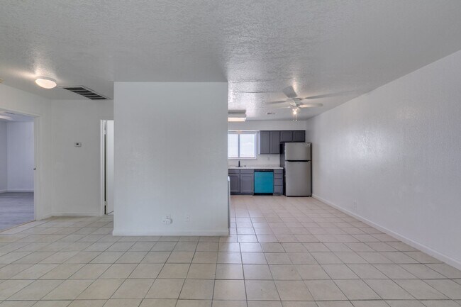 Building Photo - 6987 Mendon Ln