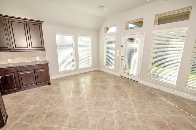 Building Photo - 2911 River Flower Ln