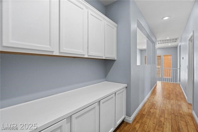 Building Photo - 10281 Wolves Den Ln