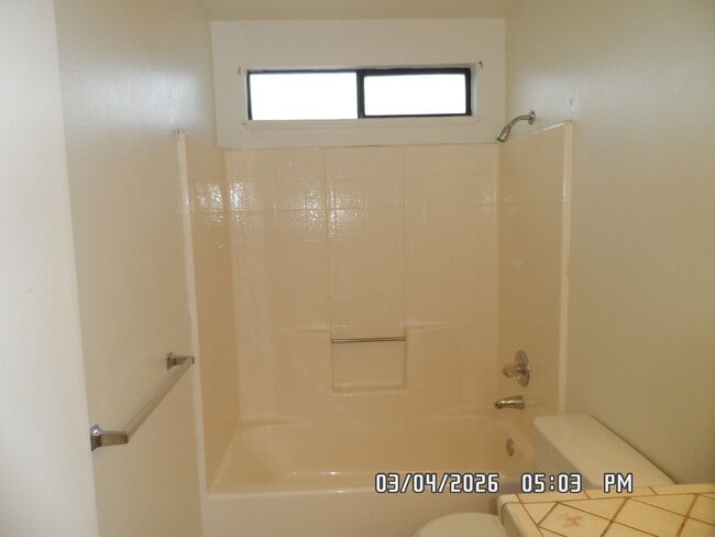 Building Photo - 3 Bedrooms, 1.75 Bathrooms, 2 Car Garage, Fully Fenced, Central Air & Heat, Large Lot, Wood Flooring