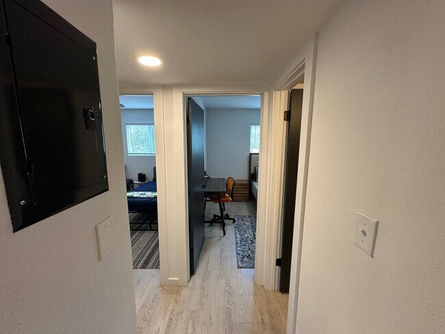 Building Photo - 1317 Newning Ave