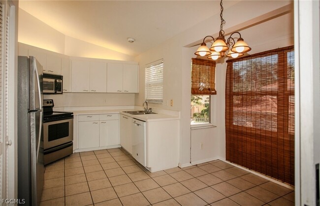 Building Photo - 732 Woodshire Ln