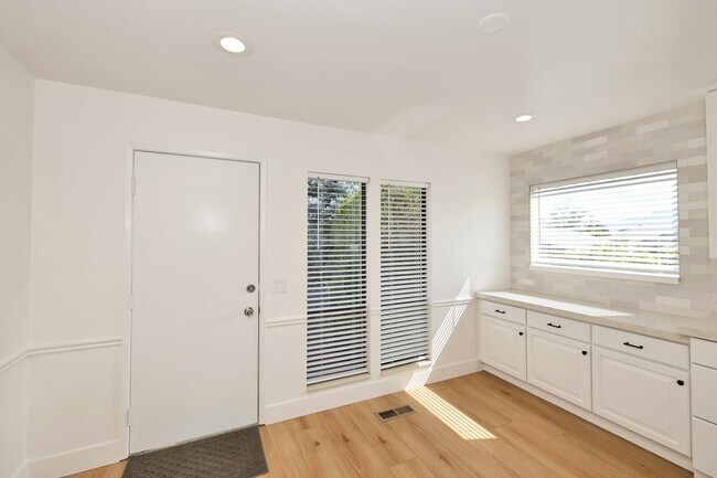 Building Photo - 4498 W Skye Dr