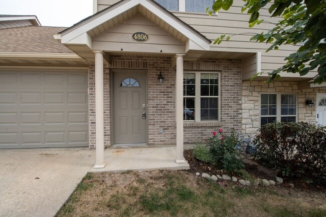 Building Photo - Condominium Convenience in Columbia!