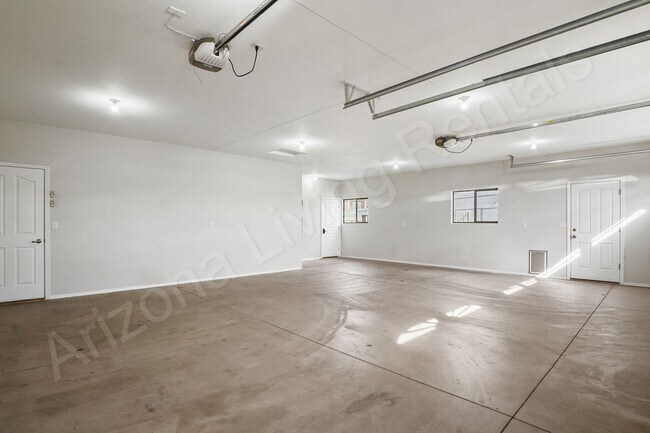 Building Photo - FURNISHED AVAILABLE THROUGH SEPTEMBER 2026