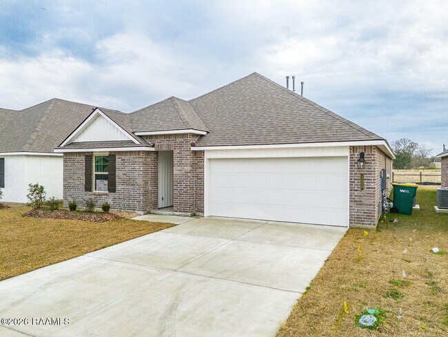 Building Photo - 125 Lake Ridge Dr