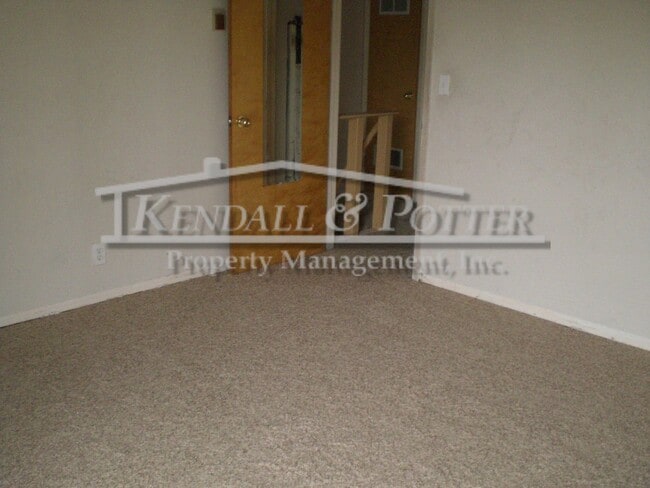 Building Photo - Cozy 2Bed/1Bath, Two Story Home Located On...