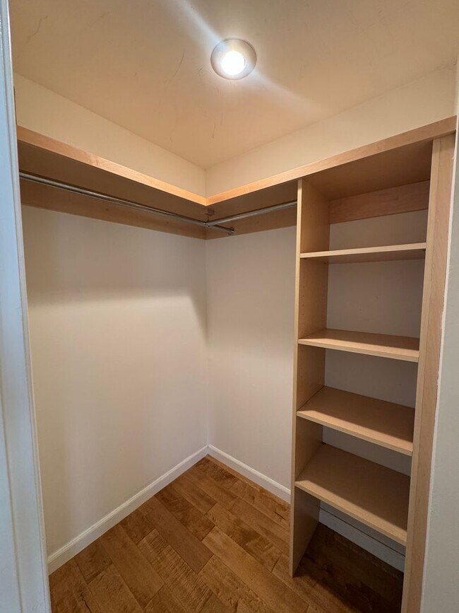 Building Photo - Beautiful 3 Bedroom, 2 Bathroom Home in Prime Santa Monica Location