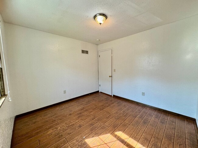 Building Photo - short term lease available