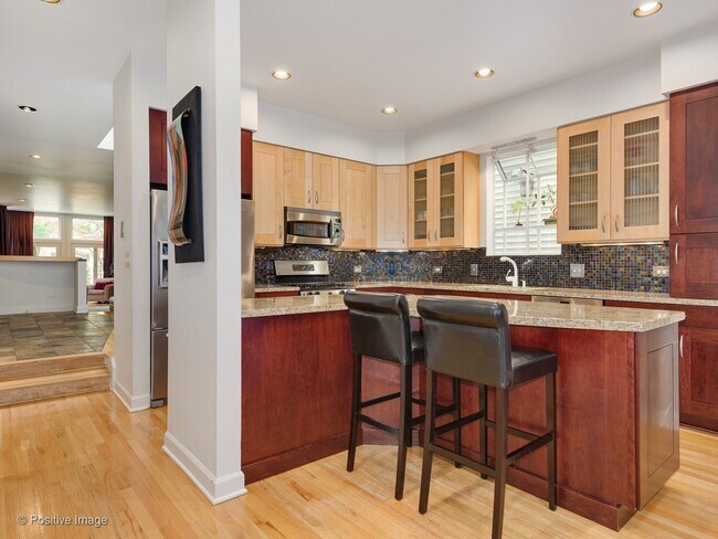 Building Photo - Rarely available single family home for rent in the Southport Corridor!